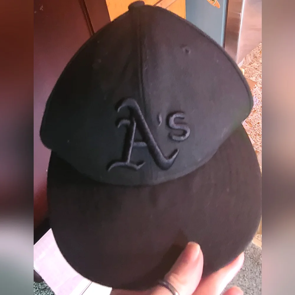 Black A's hat good condition 👌 szL - Picture 6 of 6